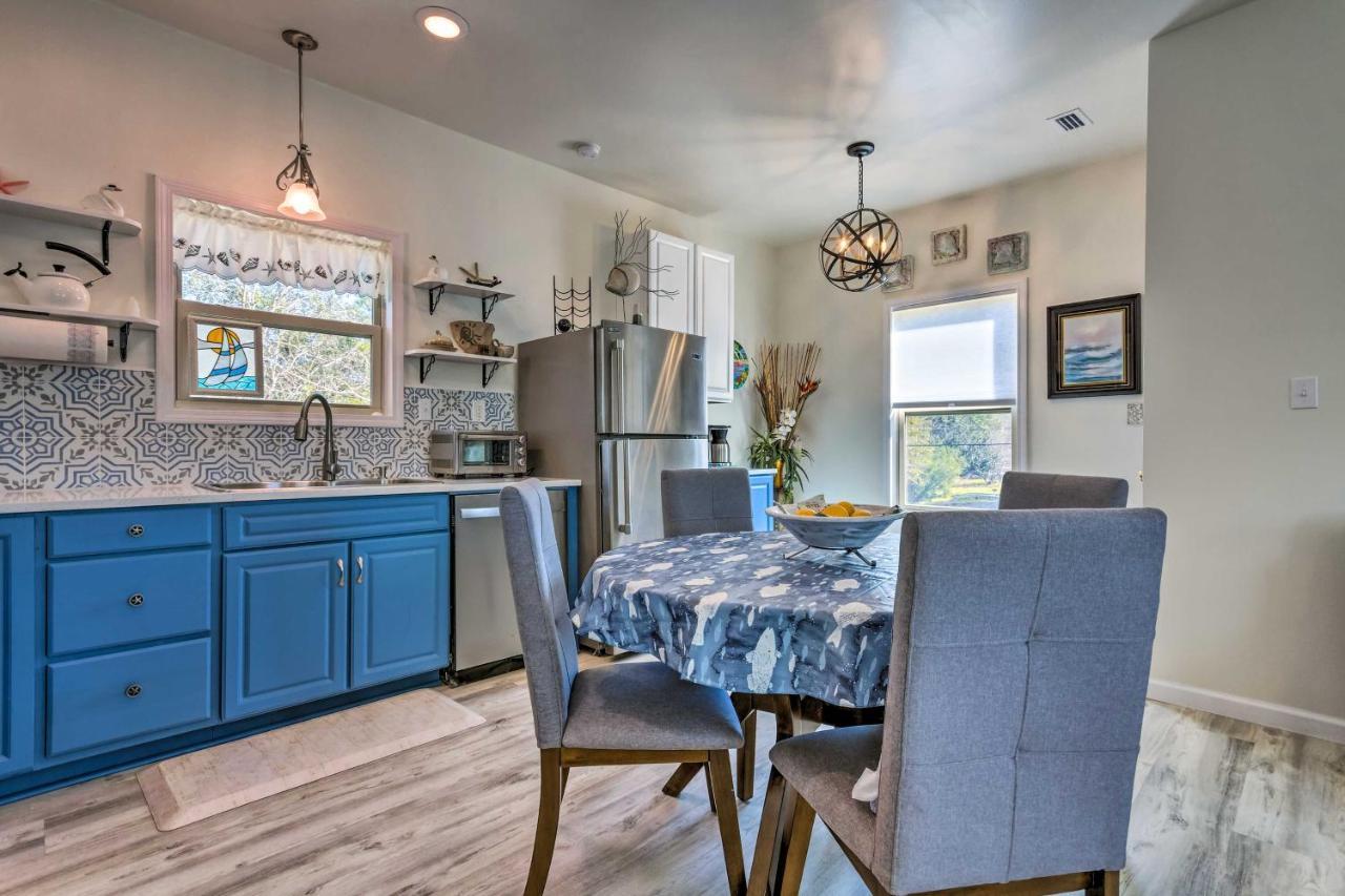 East Bay Vacation Rental With Dock! 나바르 외부 사진